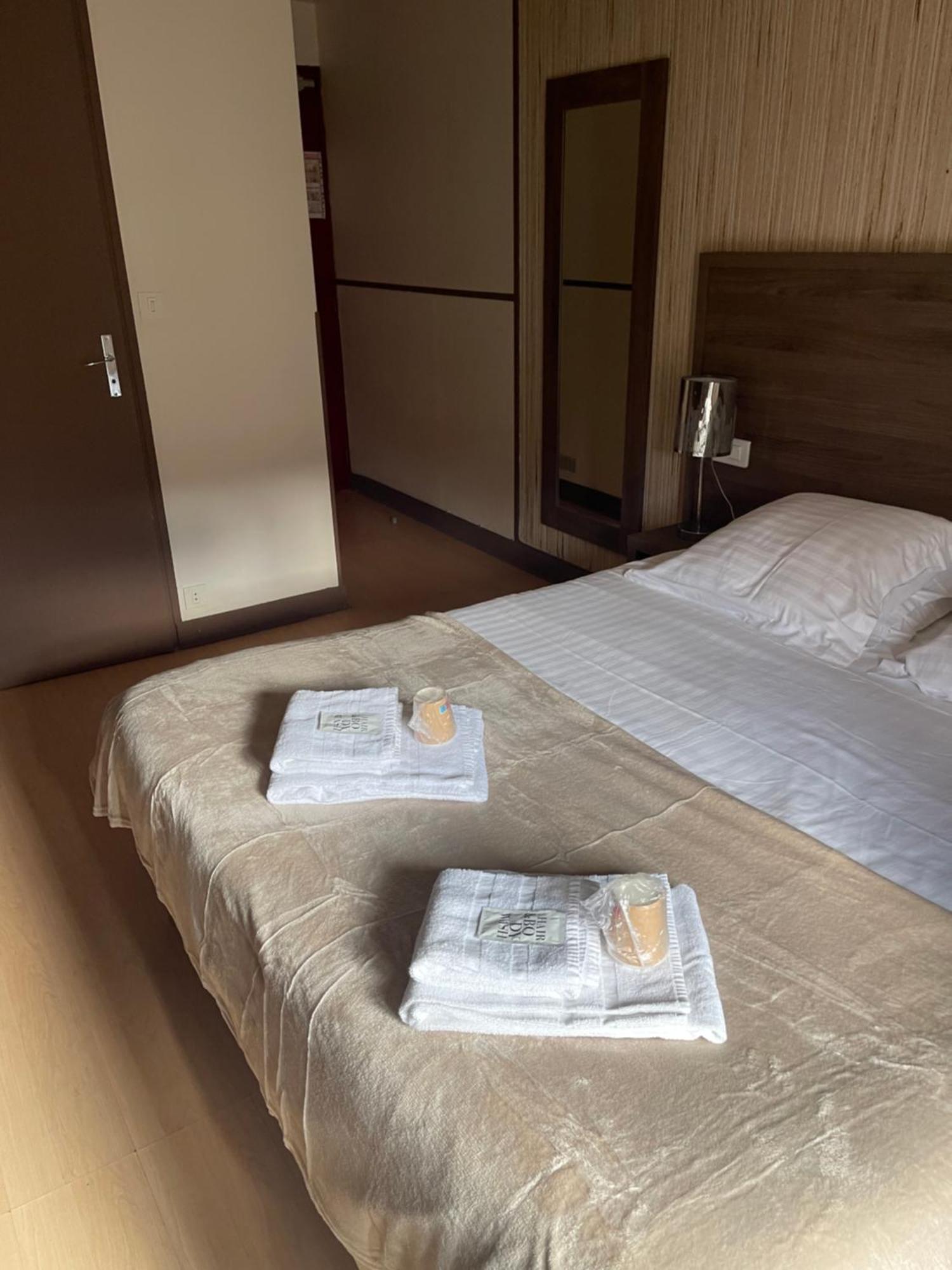 Hotel Du Commerce Semur-en-Auxois Eksteriør bilde