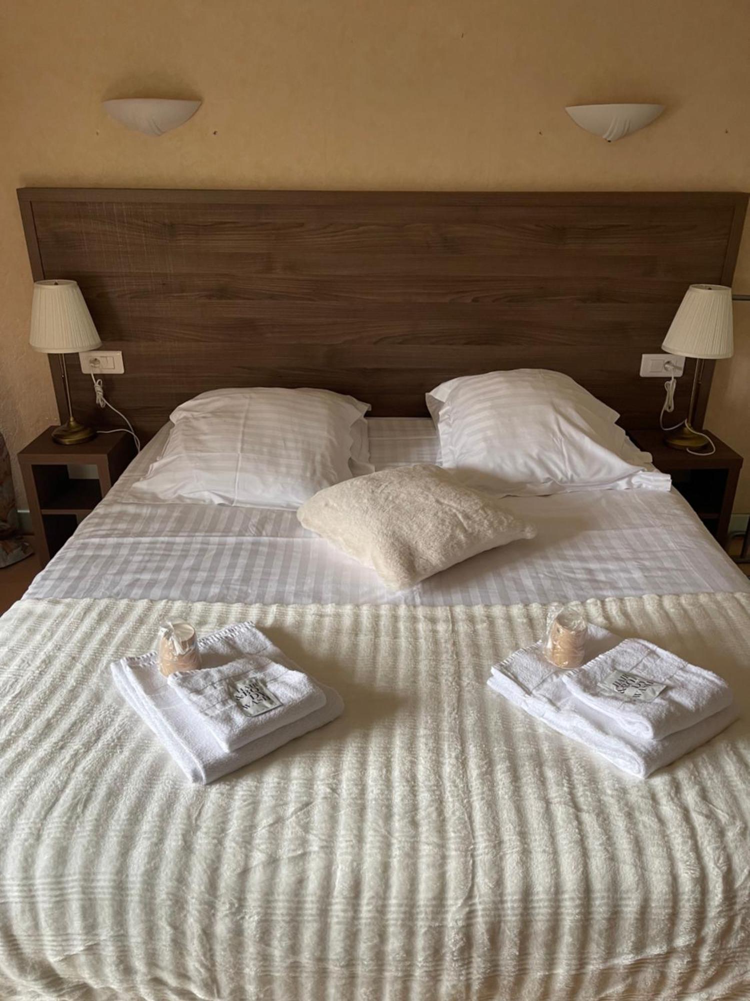 Hotel Du Commerce Semur-en-Auxois Eksteriør bilde